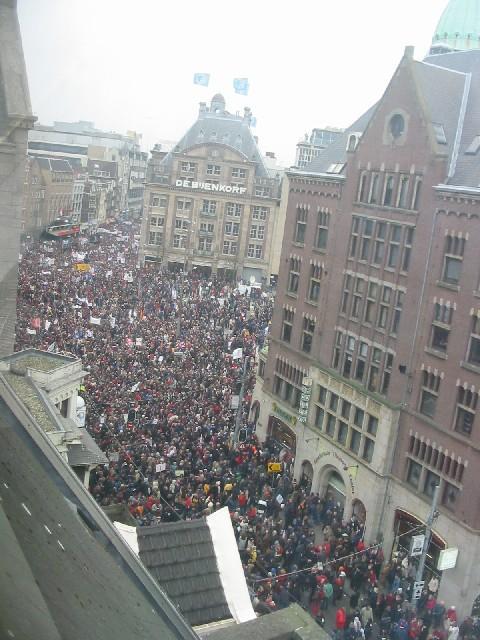 Demonstrators for peace near Dam, Amsterdam; photo 15 February