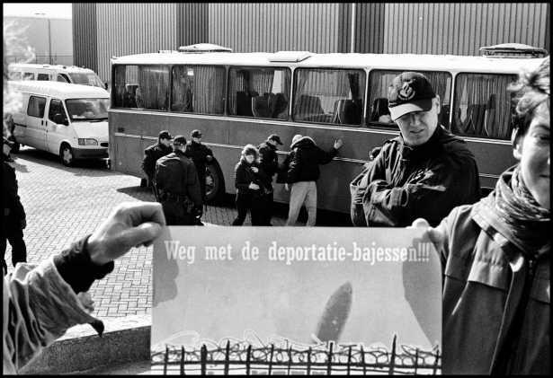 Lawaai demo bij Bijlmer grensgevangenis 4