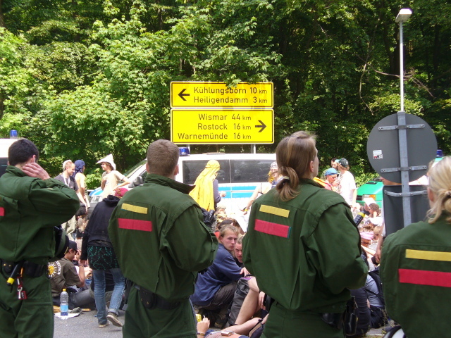 Een van de blokkades richting Heiligendamm