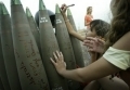 Israelische meisjes kalken hun teksten bommen (AP Photo/Sebastian Scheiner)