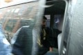 Anoushei in een busje van de IND (foto: VersPers)