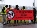 AFA Fryslan spandoek te zien tijdens de actie tegen de PVV in St.Nicolaasga