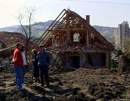 Resultaten van NAVO luchtoorlog in Novi Pazar, noordelijk van Kosovo