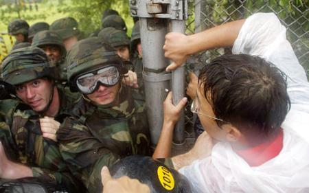 Z-Korea: Anti-VS-demo bij VS-basis, 19 juli 2002.