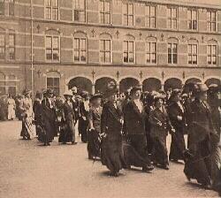Demonstratie voor vrouwenkiesrecht, Binnenhof, 1913