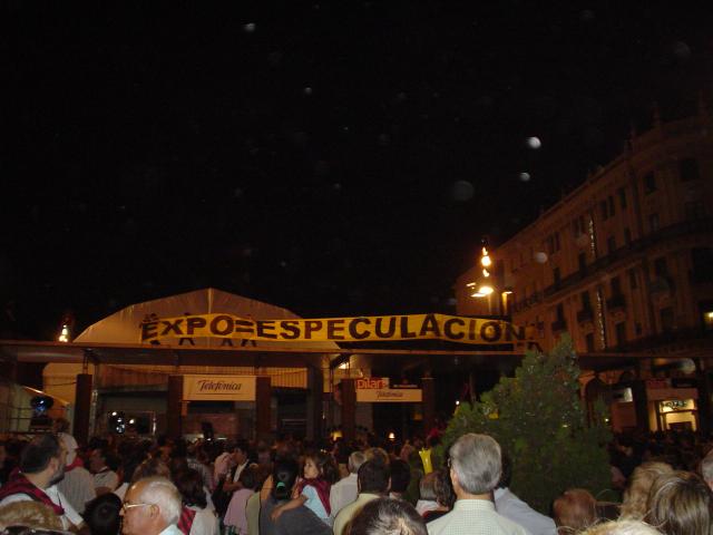 Against the Expo: Activists show a placard, Pilar festivals october 2.004