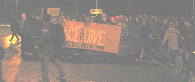 Activisten uit kamp Stirling onderweg naar blokkade
