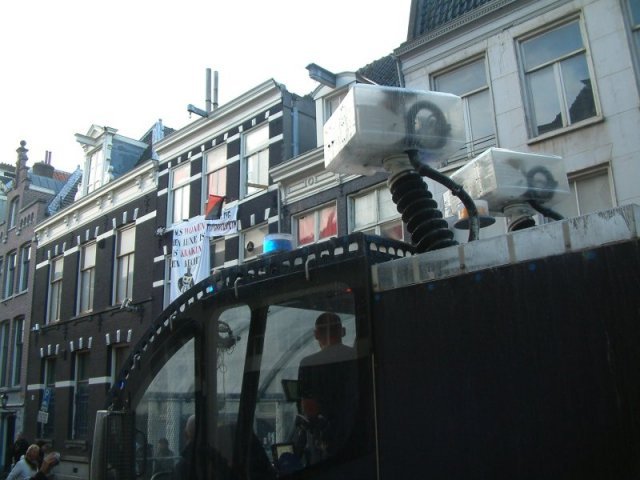 Watercannon arrives at Kerkstraat